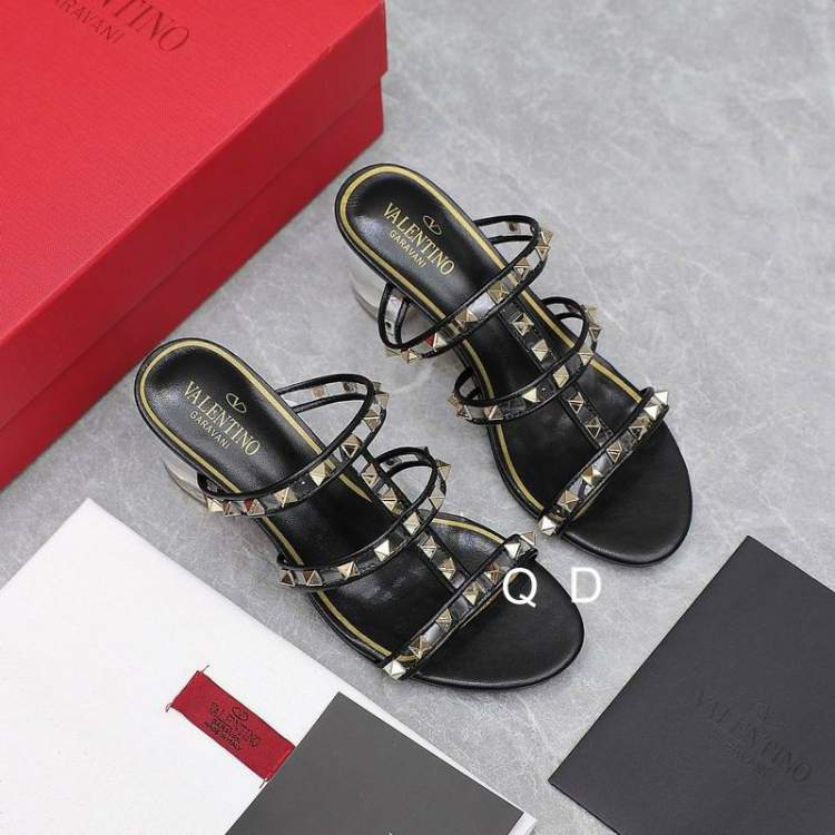 Picture of Valentino Shoes _SKUValentinosz35-406CM5CGDT070420235
